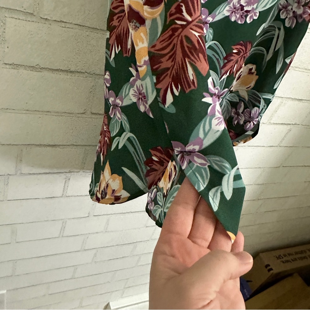 LOFT Green Flowered Ruffle Cap Sleeve Top - Picture 6 of 9